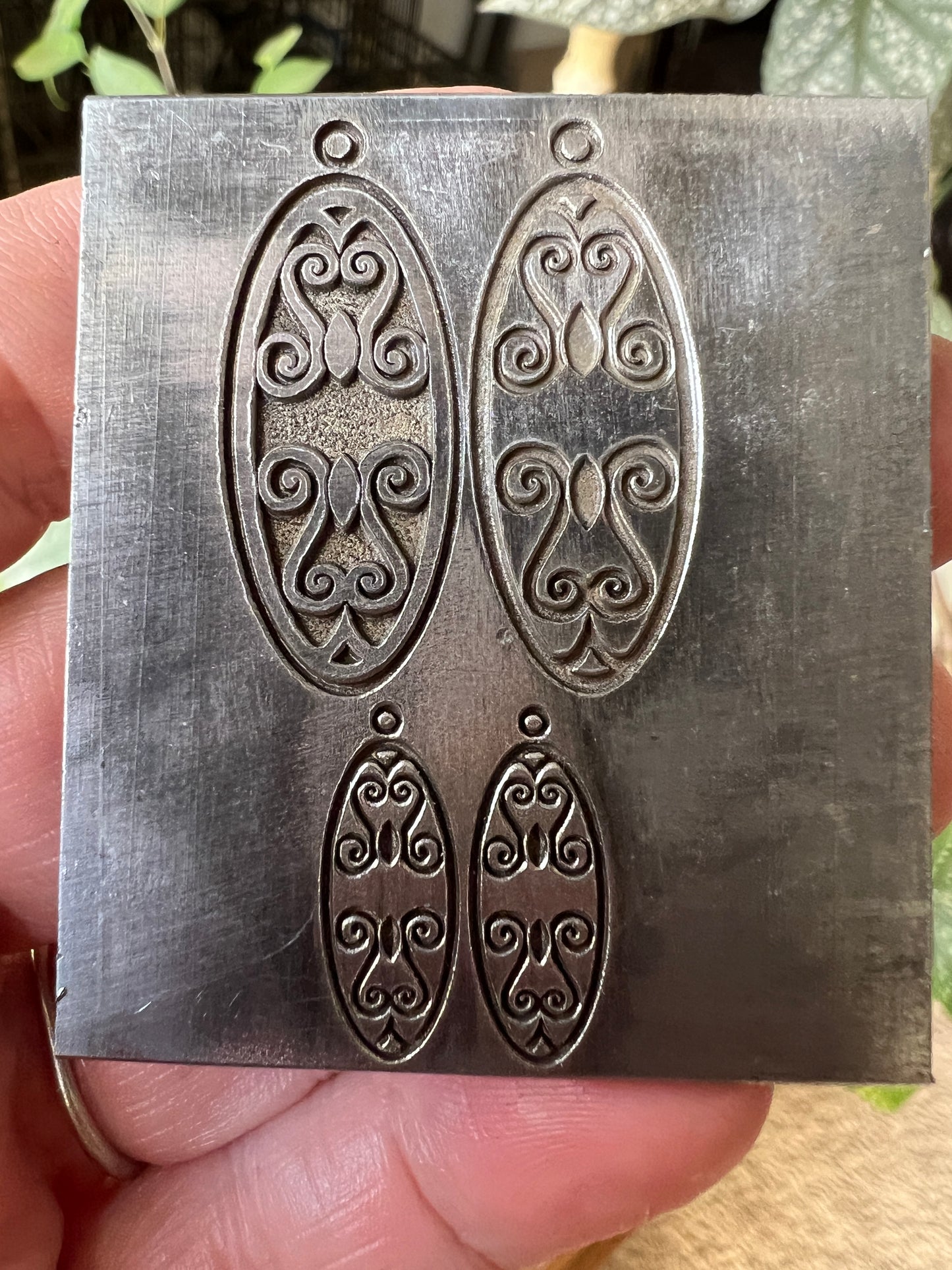 Iron scrolls plate